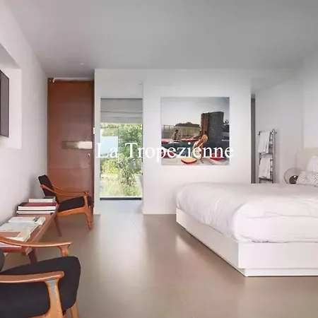 Πανσιόν La Tropezienne *