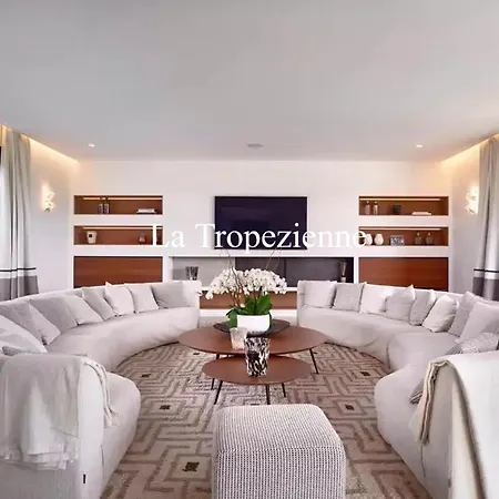 Πανσιόν La Tropezienne *